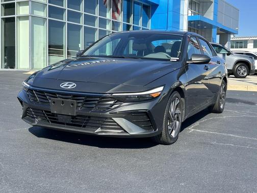 2025 Hyundai ELANTRA SEL