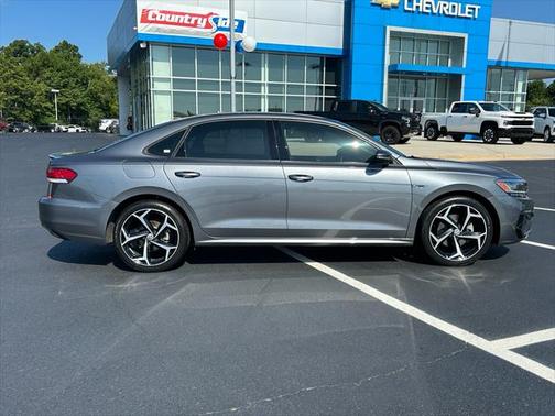 2022 Volkswagen Passat 2.0T R-Line