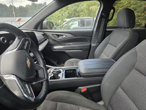 Sterling Gray Metallic 2024 Chevrolet Traverse LT