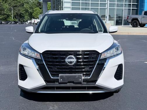 Aspen White Tricoat 2024 Nissan Kicks SV