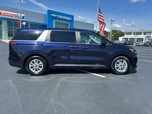 2024 Kia Carnival LX