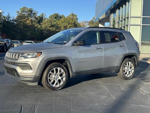 2022 Jeep Compass Latitude Lux