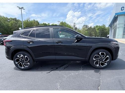 Mosaic Black Metallic 2026 Chevrolet Trax FWD 2RS