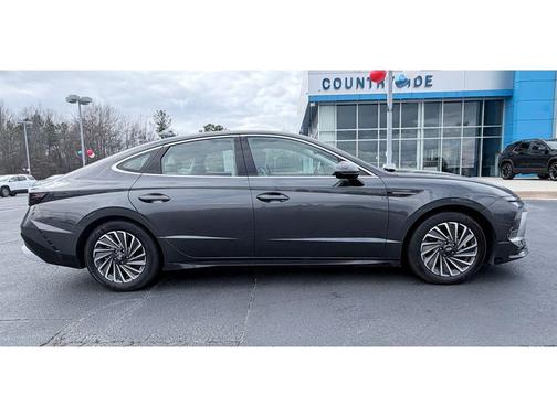 2025 Hyundai SONATA Hybrid SE