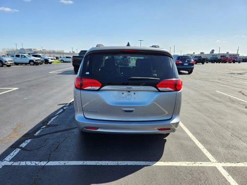 2021 Chrysler Voyager LXI