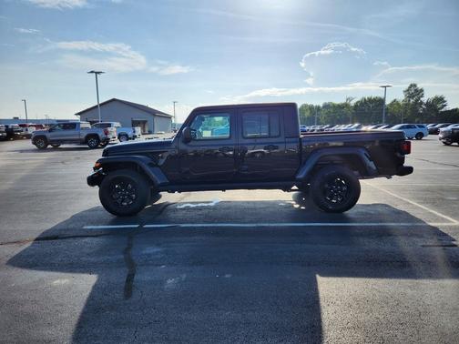 Black Clearcoat 2022 Jeep Gladiator Willys 4x4