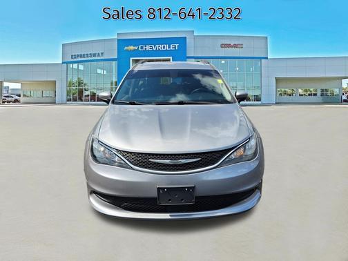 Billet Silver Metallic Clearcoat 2021 Chrysler Voyager LXI