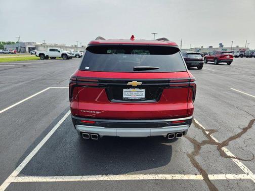 2025 Chevrolet Traverse LT
