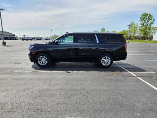 2023 Chevrolet Suburban LT