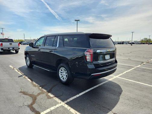 2023 Chevrolet Suburban LT