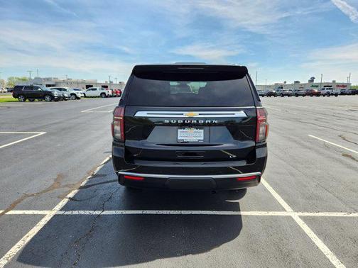 2023 Chevrolet Suburban LT