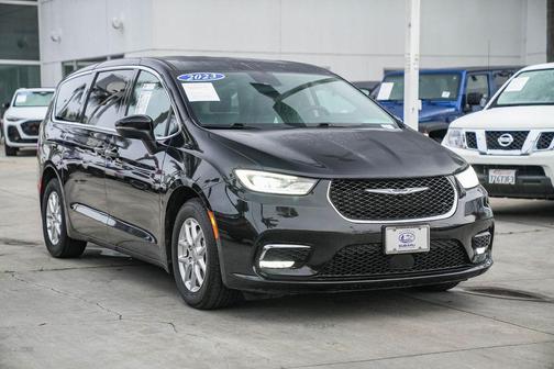 2023 Chrysler Pacifica Touring-L