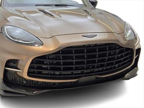 2025 Aston Martin DBX 707