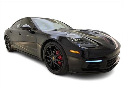 2018 Porsche Panamera 4