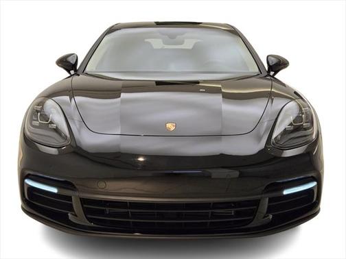 2018 Porsche Panamera 4