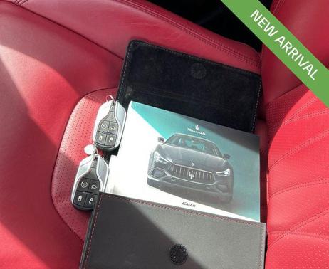 Nero Ribelle Metallic 2023 Maserati Ghibli Modena