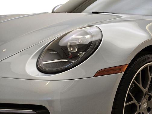 2020 Porsche 911 Carrera