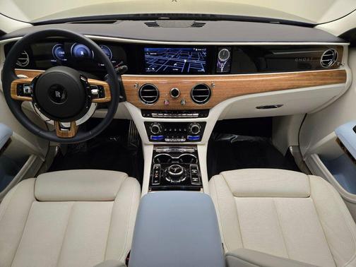 2025 Rolls-Royce Ghost 