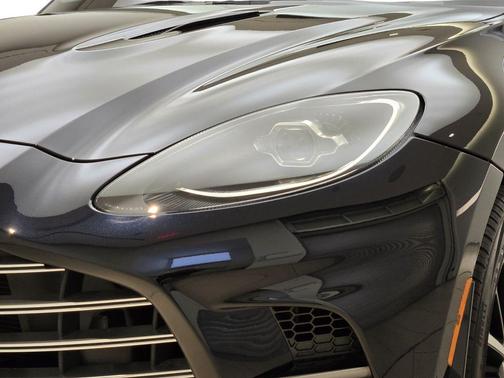 2025 Aston Martin DBX 707