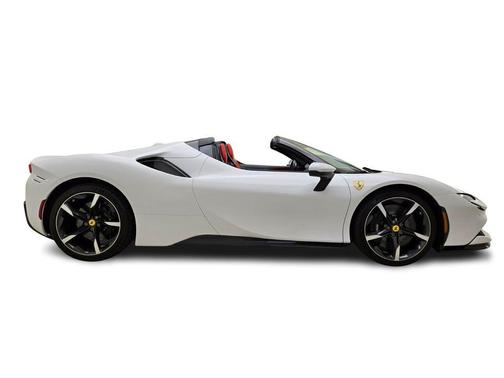 Bianco 2023 Ferrari SF90 Spider