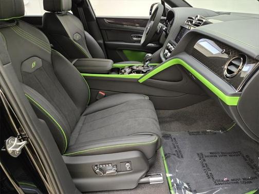 2025 Bentley Bentayga V8