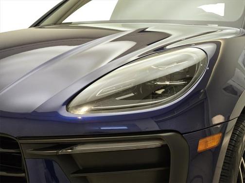2023 Porsche Macan Base