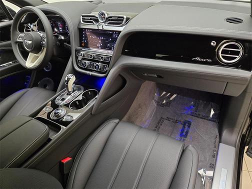 2025 Bentley Bentayga V8