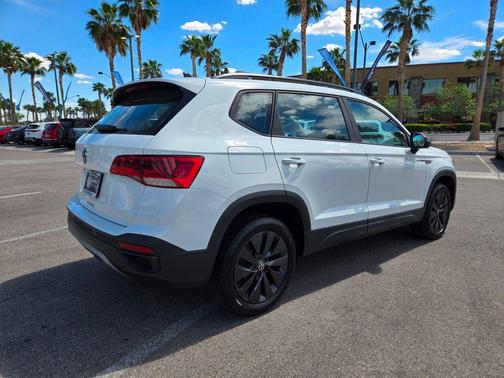 Pure White 2023 Volkswagen Taos 1.5T S