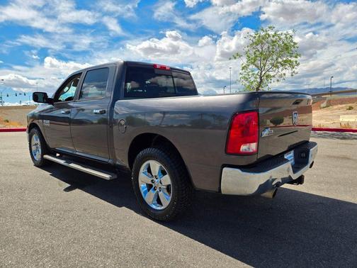 Granite Crystal Metallic Clearcoat 2017 RAM 1500 Big Horn
