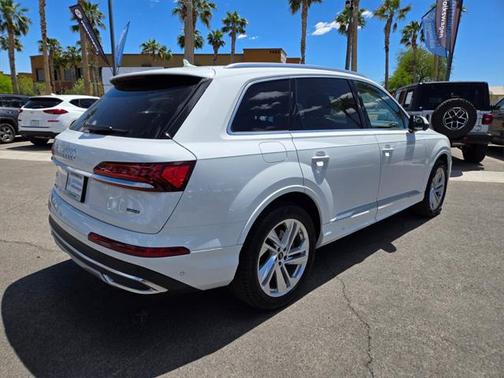 2023 Audi Q7 55 Premium Plus