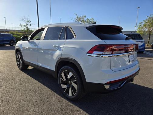 2025 Volkswagen Atlas Cross Sport 2.0T SE w/Technology