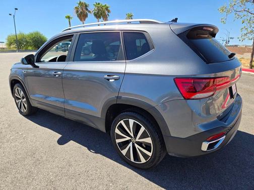 Gray 2022 Volkswagen Taos 1.5T SE