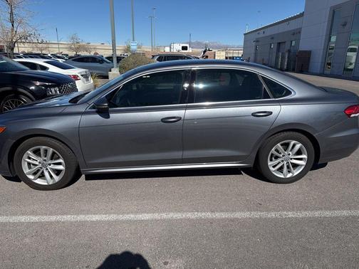 Platinum Gray Metallic 2020 Volkswagen Passat 2.0T SE