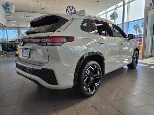 2026 Volkswagen Tiguan 2.0T SEL R-Line 4MOTION