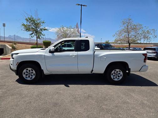 2024 Nissan Frontier SV