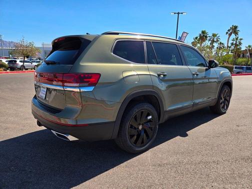 Avocado Green Pearl 2026 Volkswagen Atlas 2.0T SE w/Technology 4MOTION