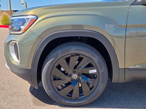 Avocado Green Pearl 2026 Volkswagen Atlas 2.0T SE w/Technology 4MOTION