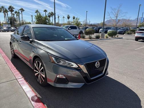 2022 Nissan Altima SR FWD