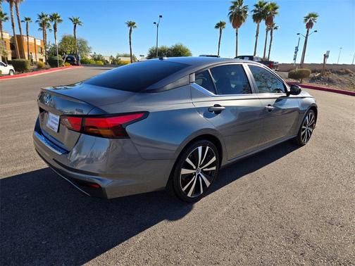 2022 Nissan Altima SR FWD