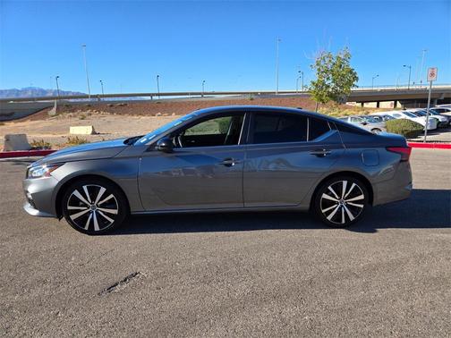 2022 Nissan Altima SR FWD