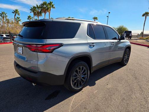 Sterling Gray Metallic 2023 Chevrolet Traverse RS