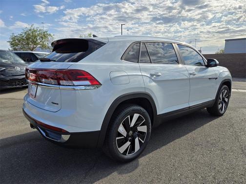 2025 Volkswagen Atlas Cross Sport 2.0T SE w/Technology 4MOTION