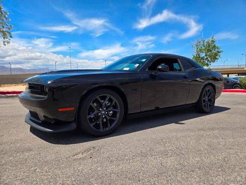 Pitch Black Clearcoat 2023 Dodge Challenger R/T