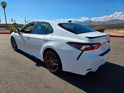 Ice Cap 2023 Toyota Camry SE