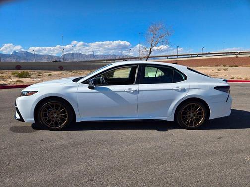 Ice Cap 2023 Toyota Camry SE