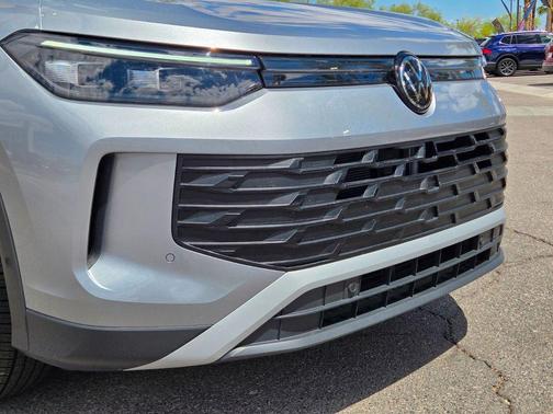 Silver Metallic 2025 Volkswagen Tiguan 2.0T S