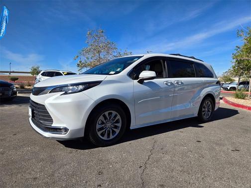 2022 Toyota Sienna XLE