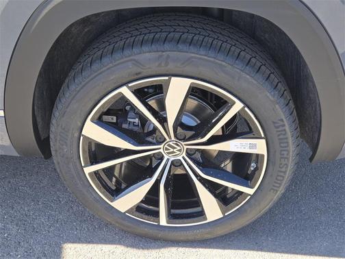 2025 Volkswagen Atlas Cross Sport 2.0T SEL Premium