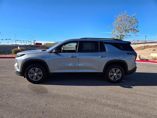 2024 Chevrolet Traverse LT
