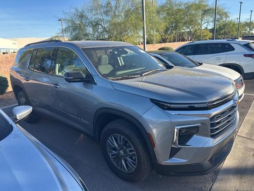 2024 Chevrolet Traverse LT